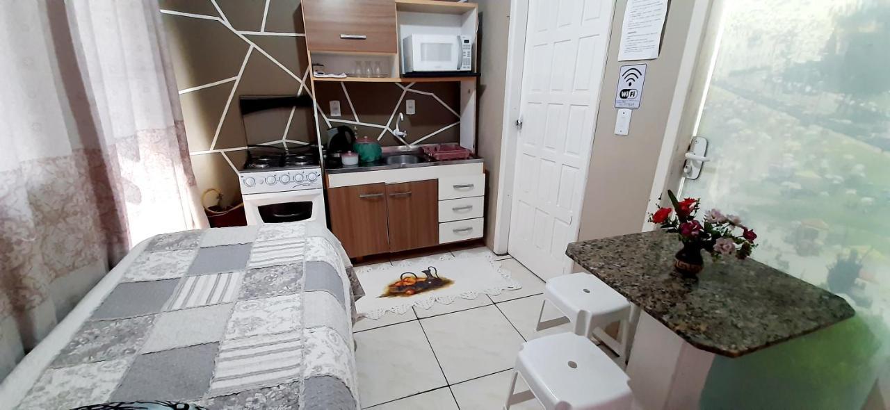 Kitnet K1 Em Torres-Rs - Na Mais Bela Praia Gaucha - Cozinha - Banheiro - Ar Condicionado - Smart Tv 32' - Wi-Fi - Anfitria Superhost No Bnb Bagian luar foto