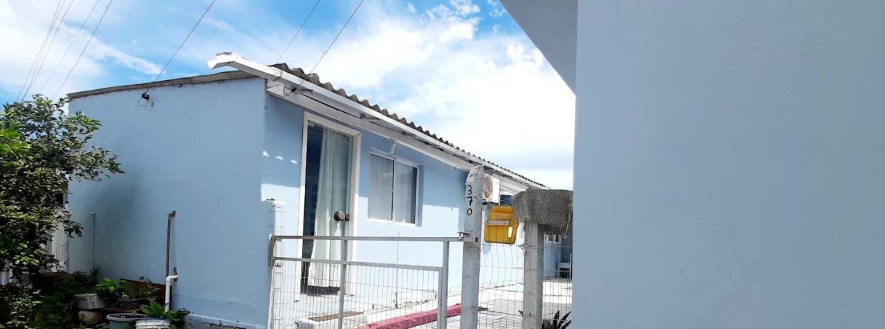 Kitnet K1 Em Torres-Rs - Na Mais Bela Praia Gaucha - Cozinha - Banheiro - Ar Condicionado - Smart Tv 32' - Wi-Fi - Anfitria Superhost No Bnb Bagian luar foto