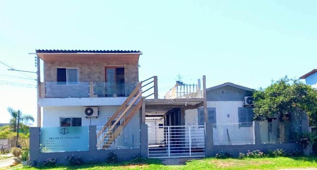 Kitnet K1 Em Torres-Rs - Na Mais Bela Praia Gaucha - Cozinha - Banheiro - Ar Condicionado - Smart Tv 32' - Wi-Fi - Anfitria Superhost No Bnb Bagian luar foto